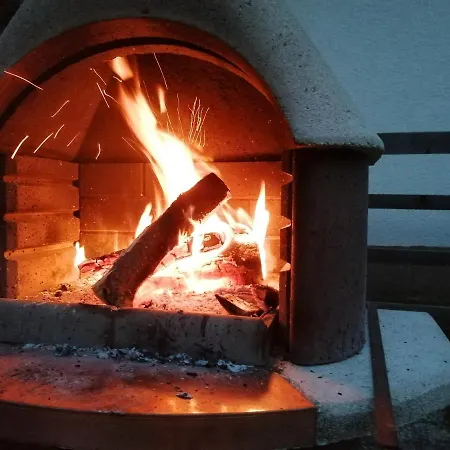 Διαμέρισμα 4 *