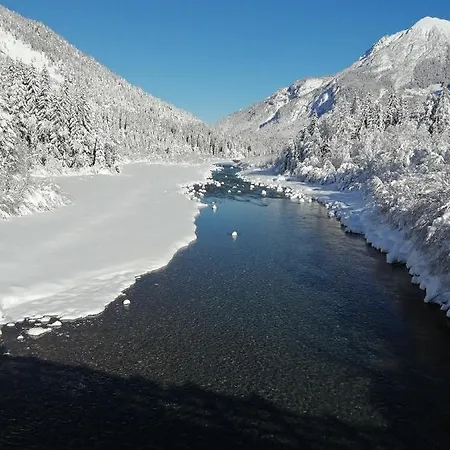 4 Διαμέρισμα *